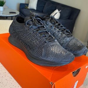 NIKE Flyknit Racer Black